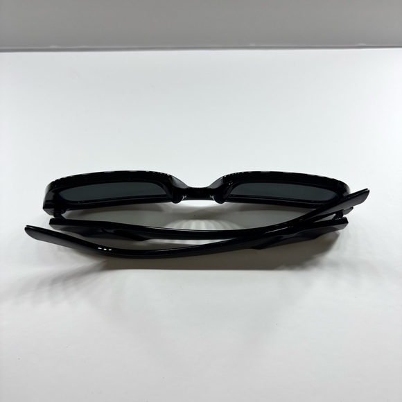 Chic Black Rectangular Sunglasses - Picture 2 of 5